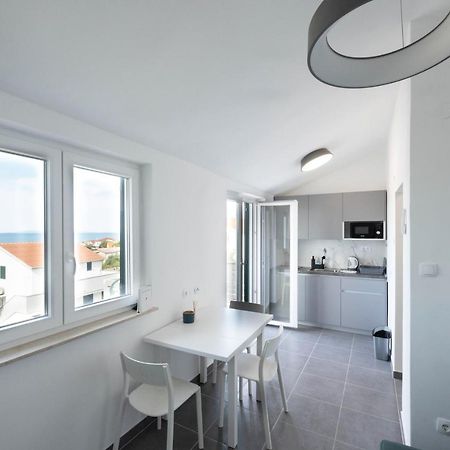 Apartmani Lovren Novalja Exterior foto