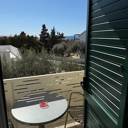 Apartmani Lovren Novalja Exterior foto
