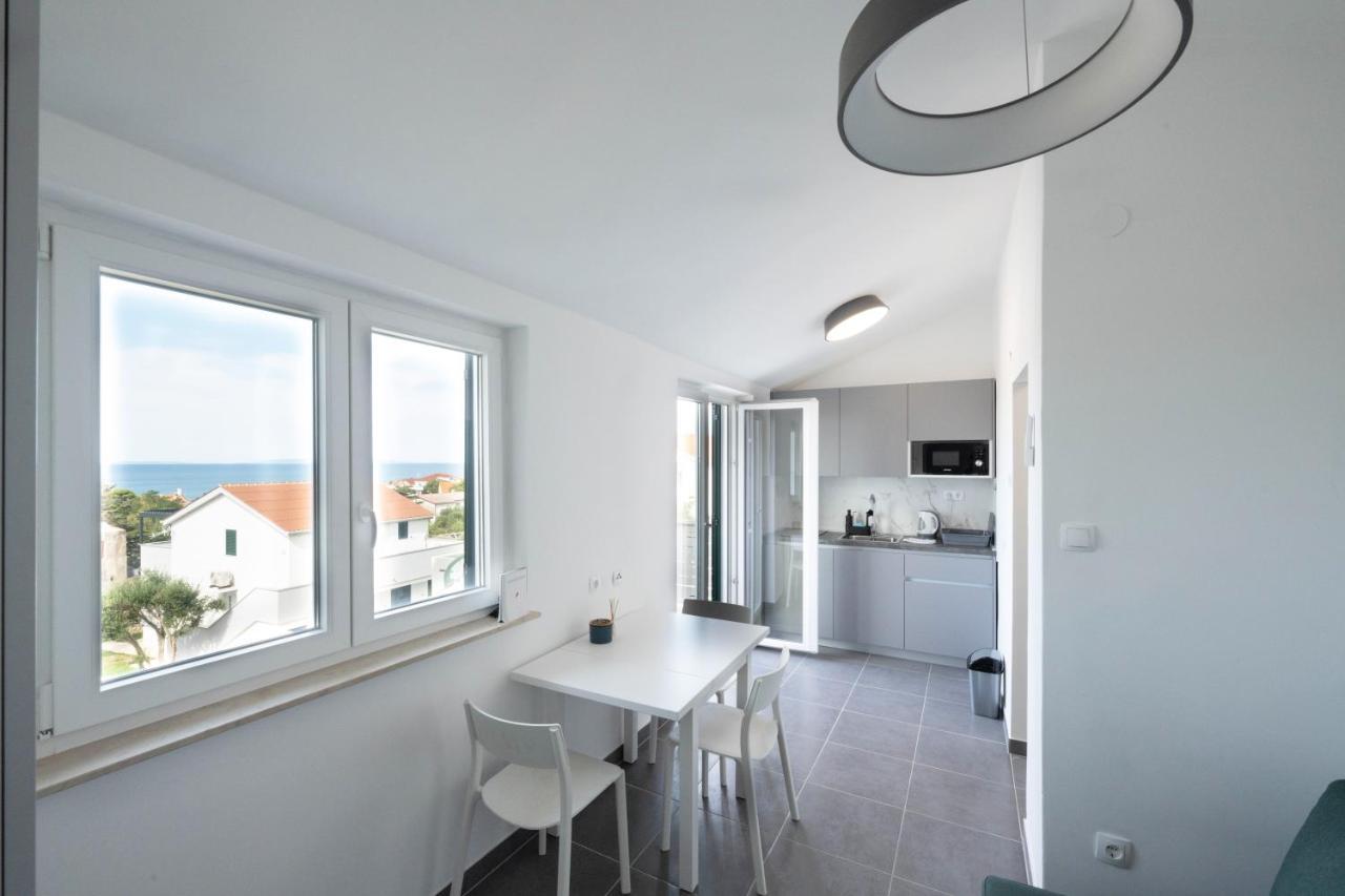 Apartmani Lovren Novalja Exterior foto